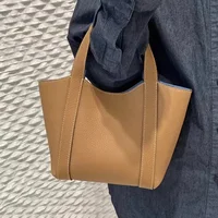 حقيبة جلدية ب لونين مختلفين من الداخل و الخارج 3