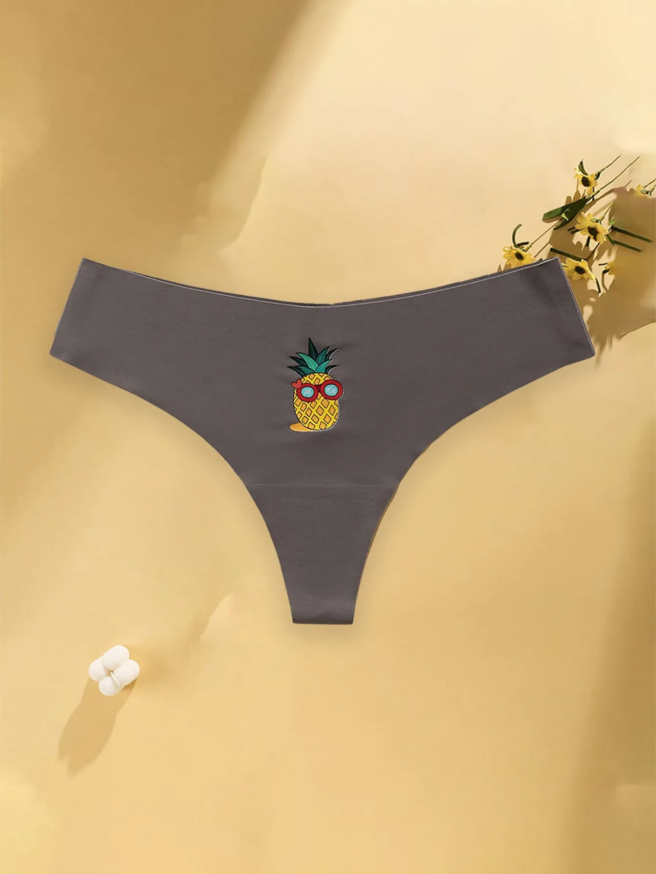 Women's thong Pants Sexy Solid Color G-String Girls' Low Waist Seamless Comfort Thong Female Lingerie