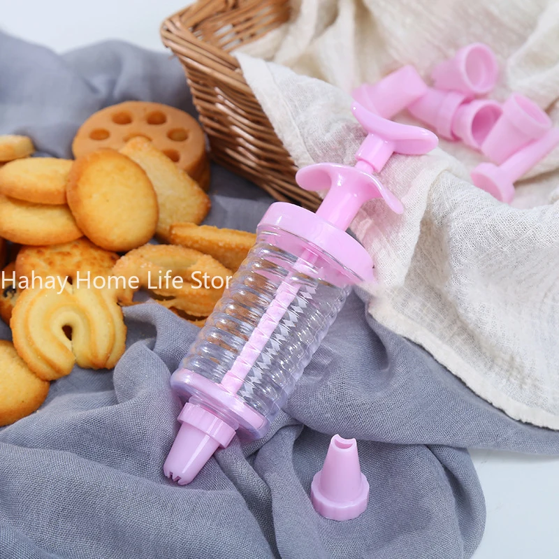 Cake Decorating Tip Set Cake Icing Nozzles Baking Nozzle Set 8Pcs For Squeezing Cream