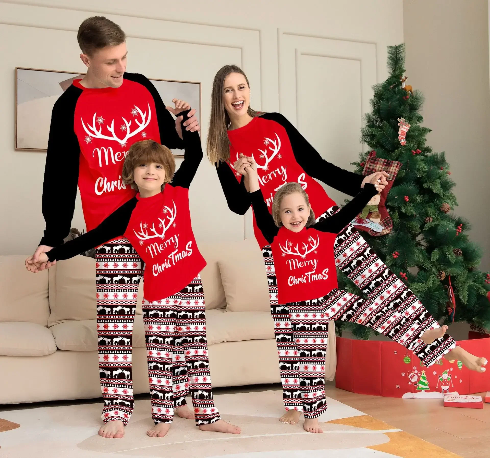 thumbnail image 1 of Conjunto de pijama navideño nuevo de 2024 con estampado completo, traje de 2 piezas, ropa de estar por casa, ropa a juego para mamá, papá y niños, mameluco para bebé, aspecto familiar, 1 of 5