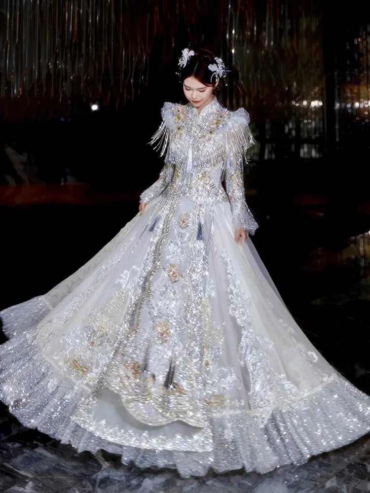 New Chinese-style silver heavy industry wedding dress for a with phoenix crown and rosy veil - Image 3