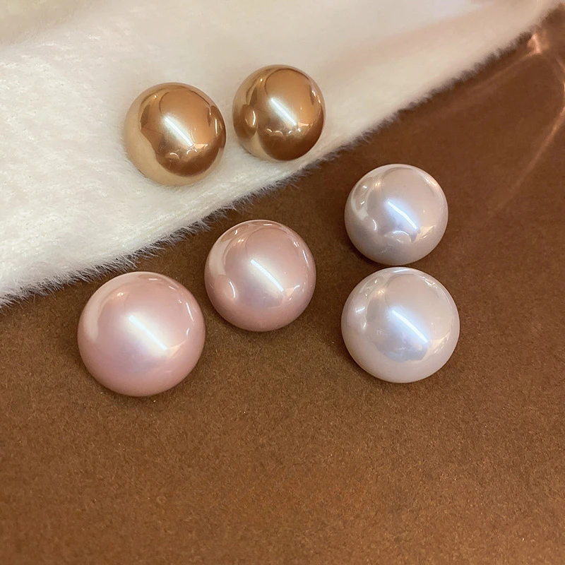 

Exaggerated Oversized Pearl Women's Retro Golden Earrings 2024 New Popular High-Grade Temperament Unique Earrings