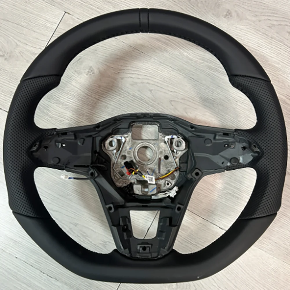 VW 골프 MK8 차량용 블랙 스티칭/스트립 천공 가죽 플랫 바텀 스티어링 휠 베이스
