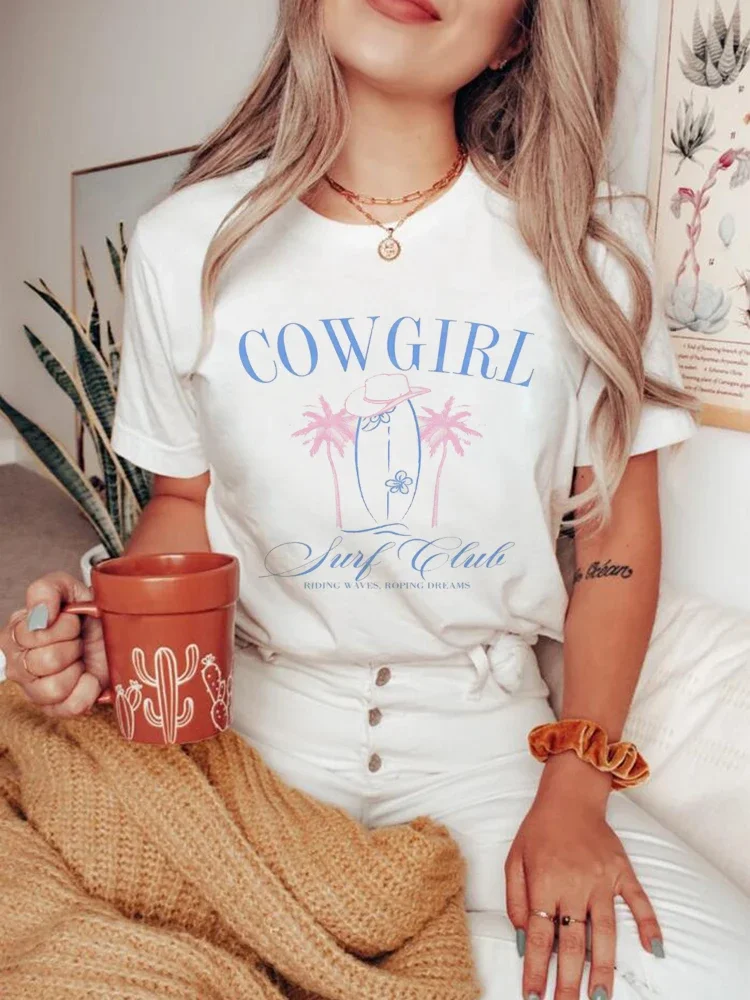 

Cowgirl Surf Club Beach футболка для путешествий Печатный веселый рисунок топ с коротким рукавом женская повседневная Стильная летняя футболка с принтом и круглым вырезом.