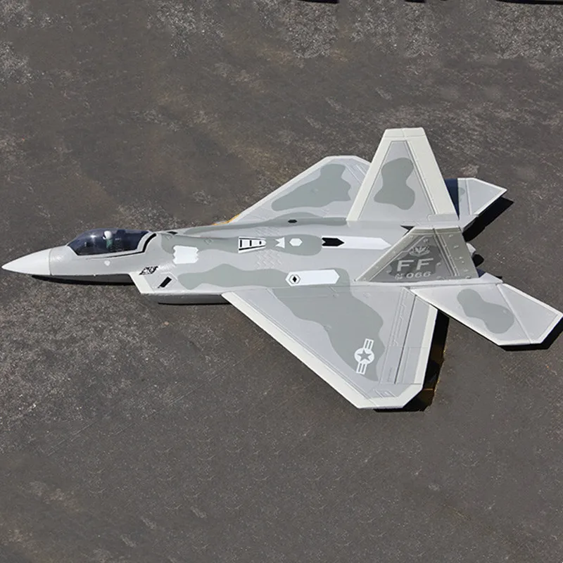 Gros plan sur le cockpit et le nez de l'Avion RC PNP ou KIT 2.4GHz - Chasseur EPO Prêt à Voler, détails réalistes.
