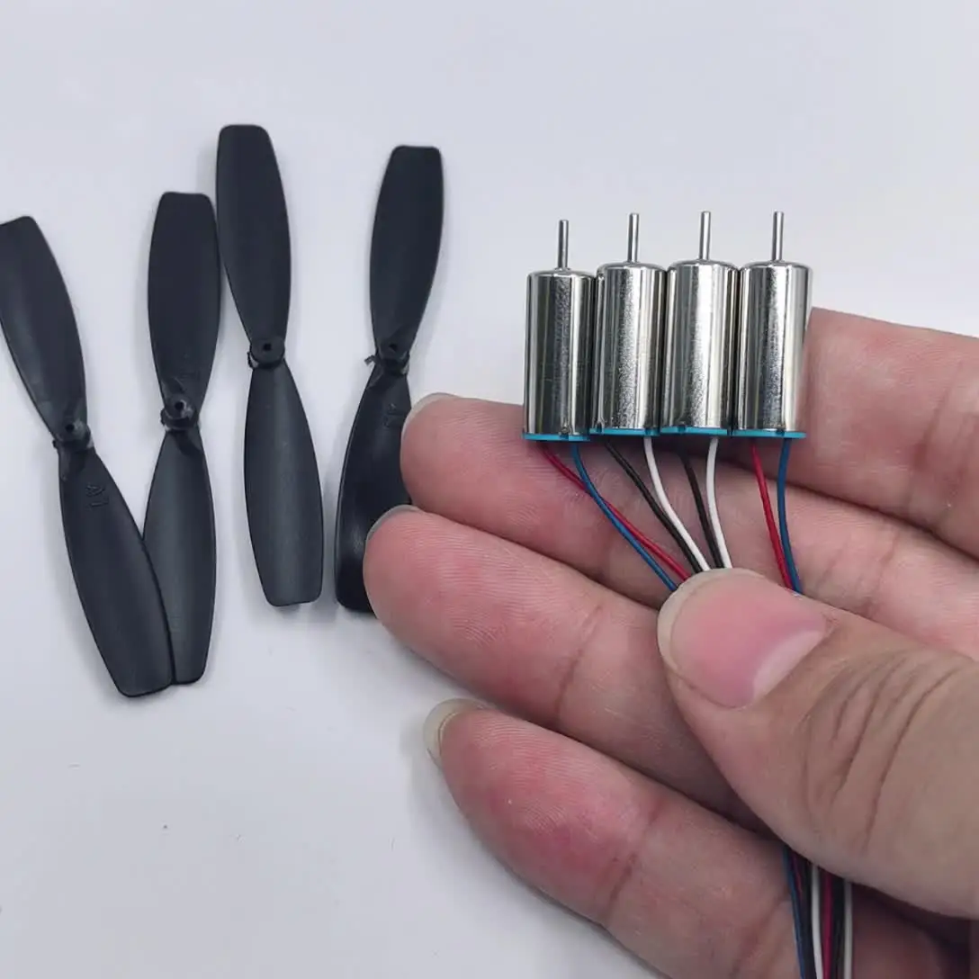Lot de 4 moteurs RC 7x16.8mm + hélices pour mini drones