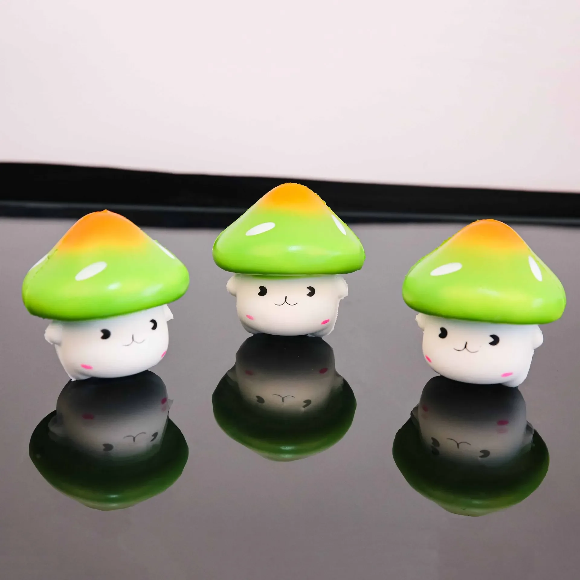 

New Cartoon Cute Green Mushroom Slow Rebound Toys Children Venting Decompress Squeeze Toys Pinch Music Fidget Toys