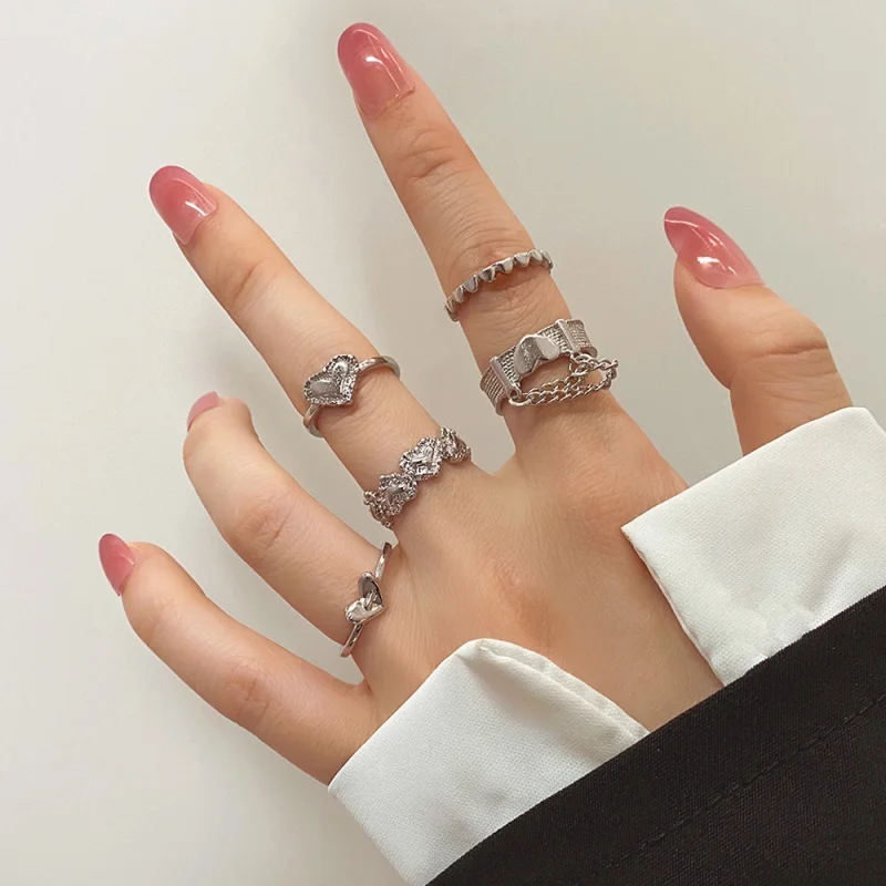 

Fashion Heart Rings Set Love Chain Kpop Punk Rings for Couples Lovers Men Women Girls Party Gift for Girlfriend Wedding Rings