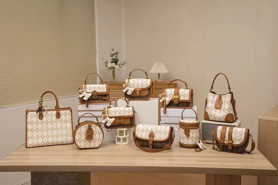 

Luxury Brand Niche High-end Portable Small Square Bag for Women's Single Shoulder Diagonal Cross Fashion Classic Bag