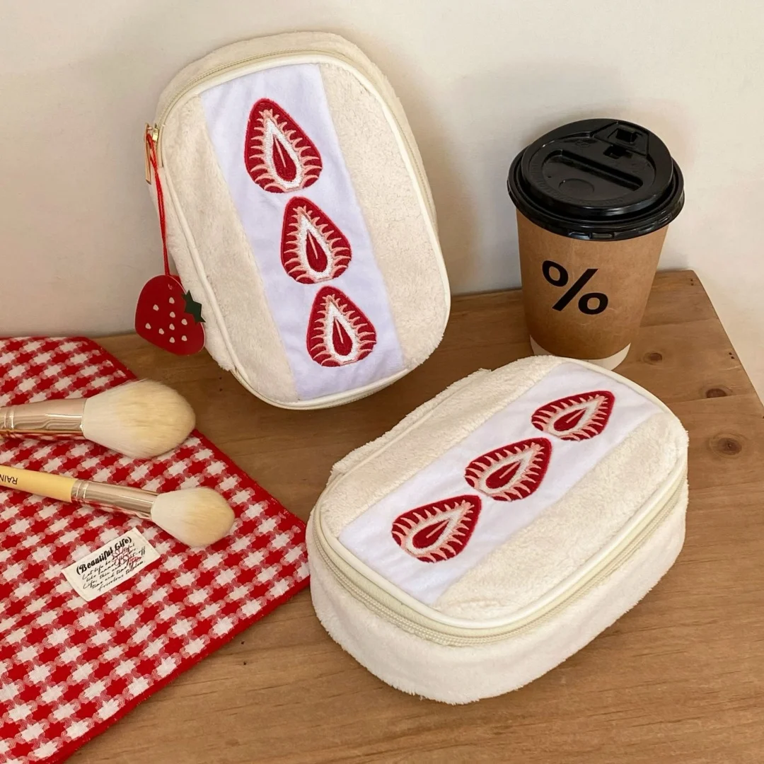 Große Kosmetiktasche Aus Plüsch Für Damen Erdbeer Design_voghion.com
