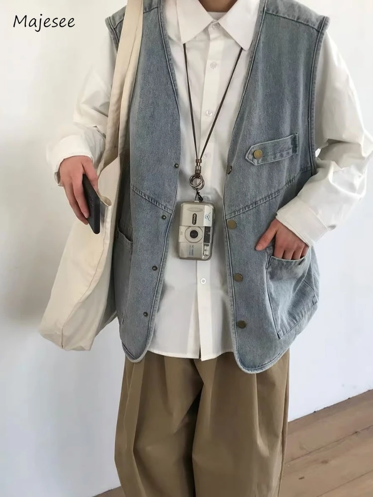 

Джинсовый жилет мужской с V-образным вырезом, повседневная однотонная свободная уличная одежда из денима в японском стиле, с карманами, в винтажном стиле, шикарный