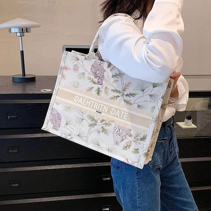 High-Grade Embroidery Canvas Women's 2024 New Portable Commuter Large Capacity Office Worker Shoulder Tote Bag