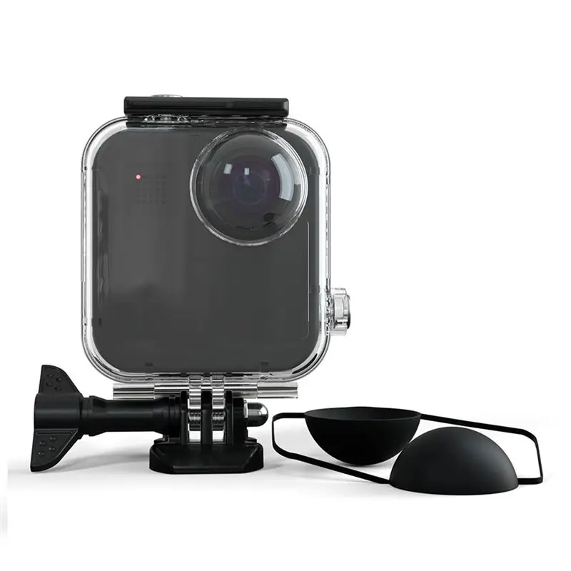 GoPro Max dans son boîtier étanche, fixée sur un casque de vélo, prête pour l'aventure