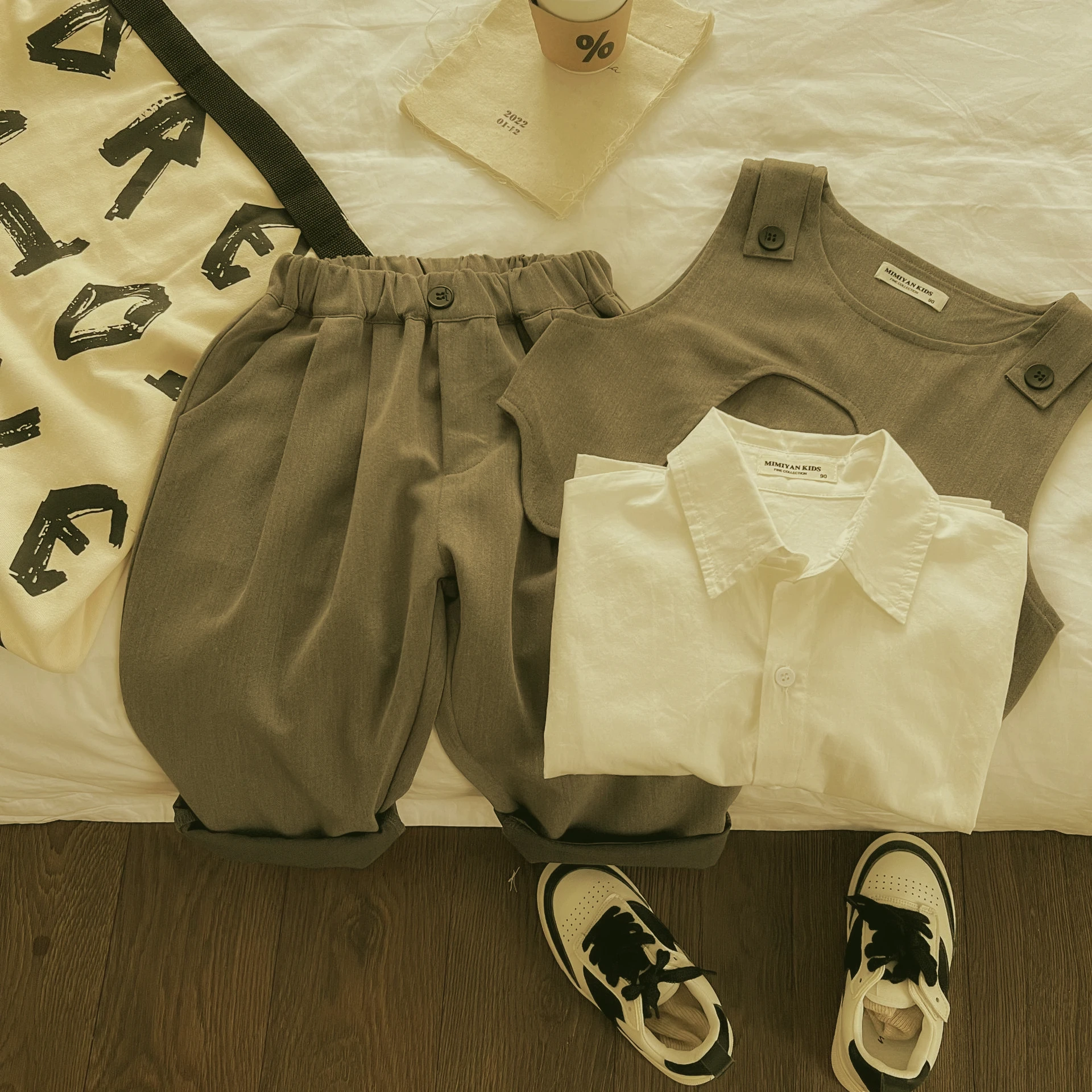 

Комплект детской одежды, Новинка весна-осень 2022, комплект из трех предметов в английском стиле для мальчиков и девочек, Модный повседневный комплект одежды