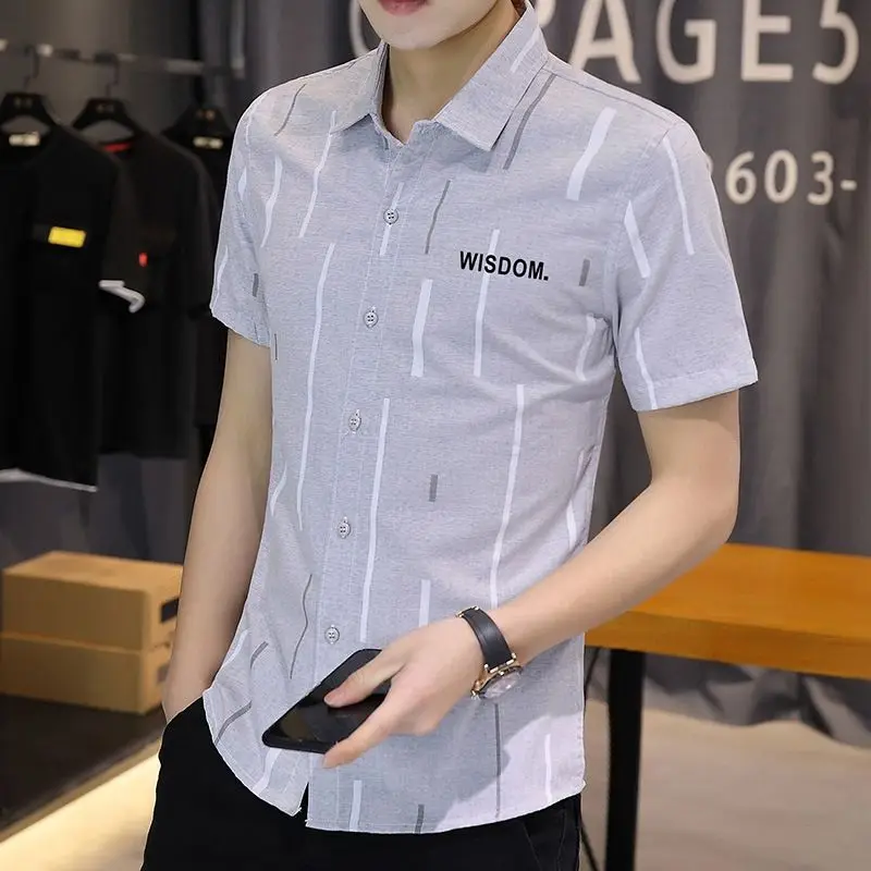 thumbnail image 1 of Camisa y blusa de manga corta para hombre, diseño a rayas, estilo vintage, de alta calidad, con botones, estilo moderno, ajustado, estética, para verano, 1 of 5