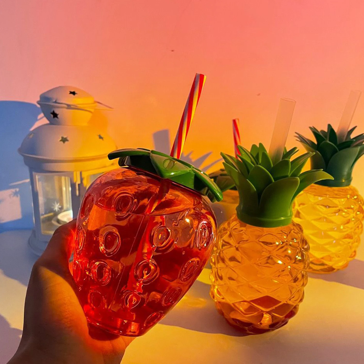 

Hawaiian Summer Party Pineapple Strawberry Cup with Straw Milk Tea Fruit Juice Wedding Birthday Party Decoration Drinking Cup