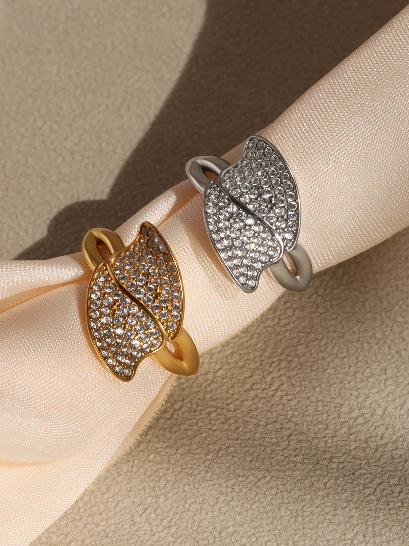 316 Edelstahl Vergoldeter Luxus-Ring für Damen, Zirkon-Flügel 18K Goldfarben Silber Paar-Verlobungsring Mädchen Charm-Schmuck – Detail 8