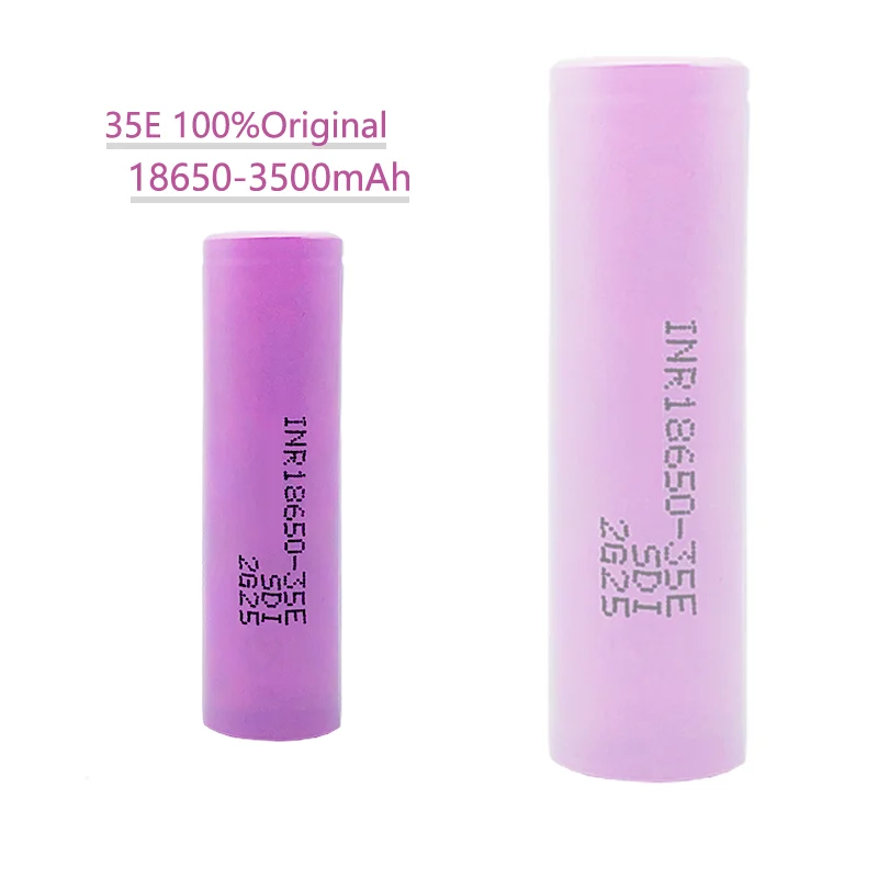 Main tenant une batterie rechargeable RC 3.7V Li-ion, illustrant sa taille compacte pour drone ou voiture.