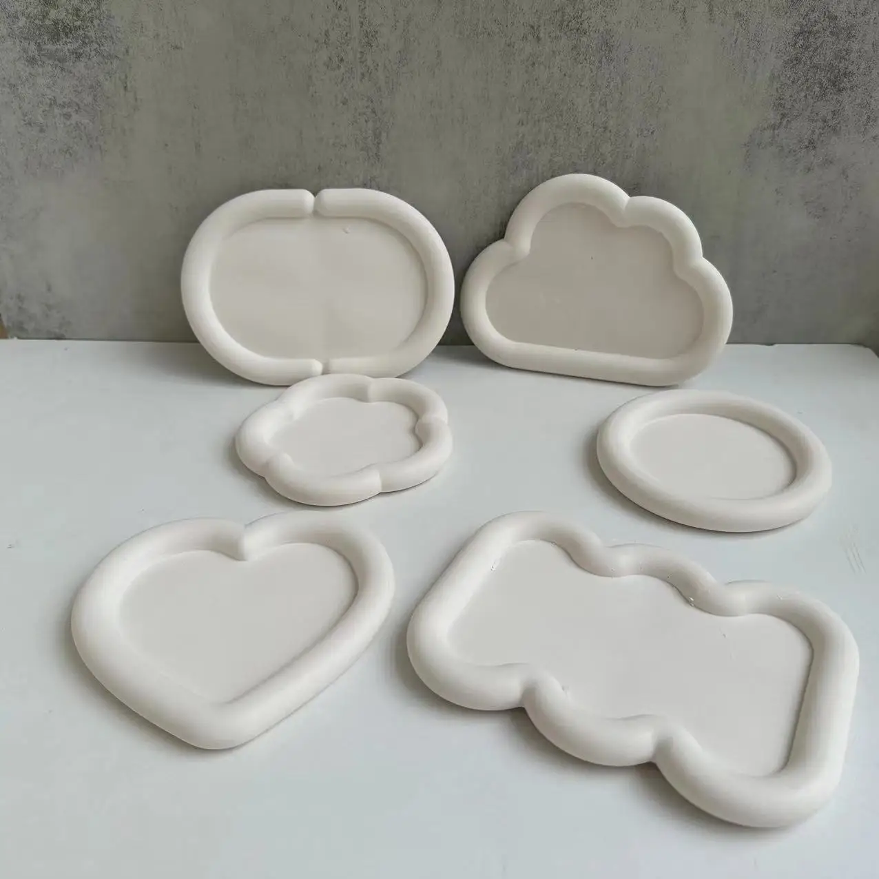 Clouds Love Round Storage Trays Mold DIY Irregular Fruit Plate Gypsum Plaster Jewelry Disc Silicone Mold Resin Making irregular clouds tea plate tray mold round oval coaster tray ornaments jewelry disc storage gypsum silicone mold for resin