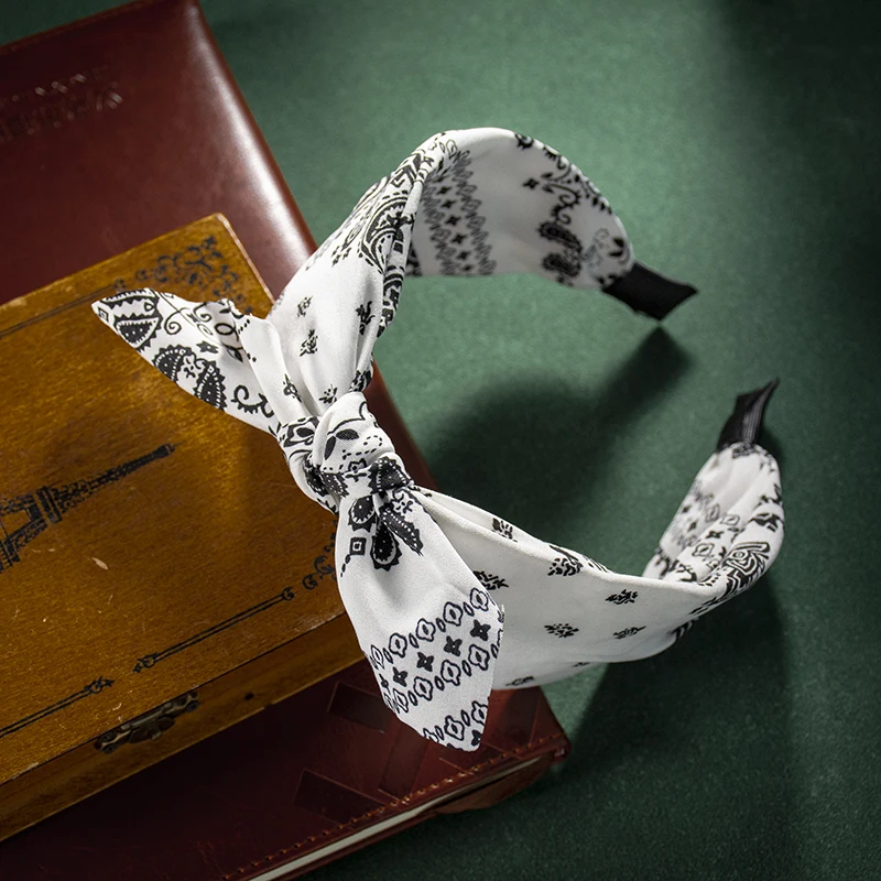 Bow-white