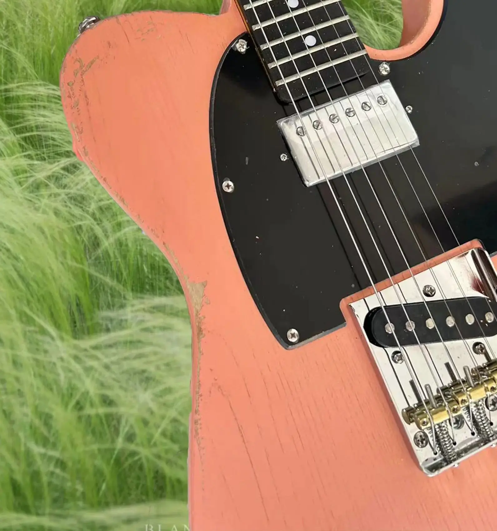 

Customized Shell Pink Ruins Light Relics Electric Guitar 6 Strings Black Pickguard OEM