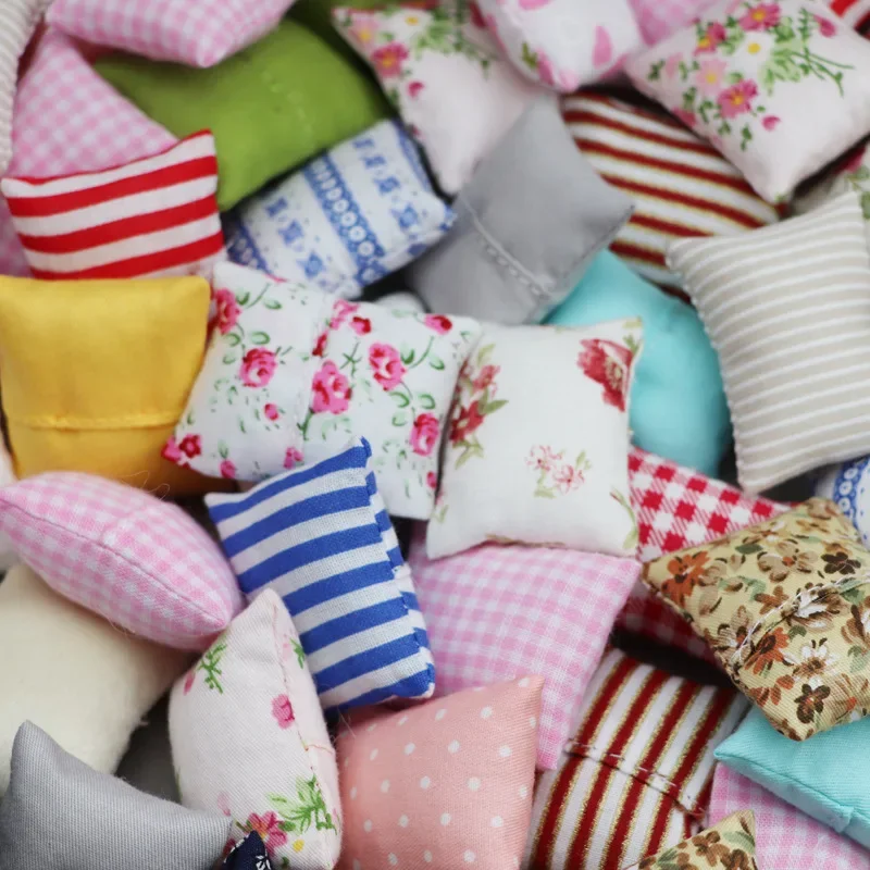 3PCS Cute Flower Pillow Cushions For Sofa Couch Bed For For Doll house 1/12 Dollhouse Miniature Furniture Toys 3