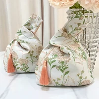 Sac à main à pompon en brocart de Style chinois, sac cadeau de luxe en Jacquard avec doublure en soie, pochette élégante pour femmes, sac de fête 2