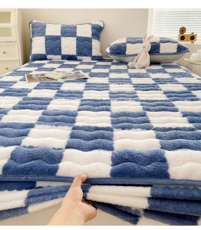 S36681a24abb84be79d58d6f6f0cd555aJ Soft Warm Plush Mattress Protector Cover Winter Couple 2 People Black White Plaid Elastic Fitted Sheet Bed Protection Pad Mallzona