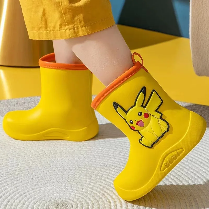 Anime Pokemon Pikachu Cartoon Kids Stivali Da Pioggia Kawaii Eva Impermeabile Antiscivolo Scarpe Da Acqua Rainy Day Light Shoes Ragazzi Ragazze Regali