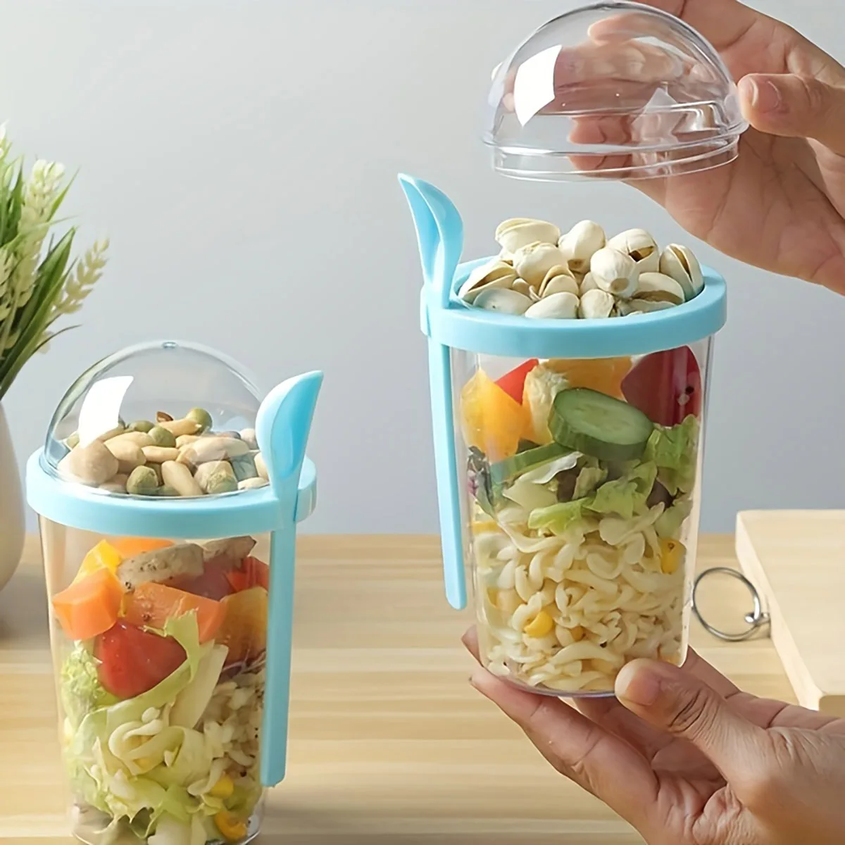 Dry Wet Separation Salad Cup Plastic Healthy Salad Container With Spoon Cup With Lid Portable For Outdoor