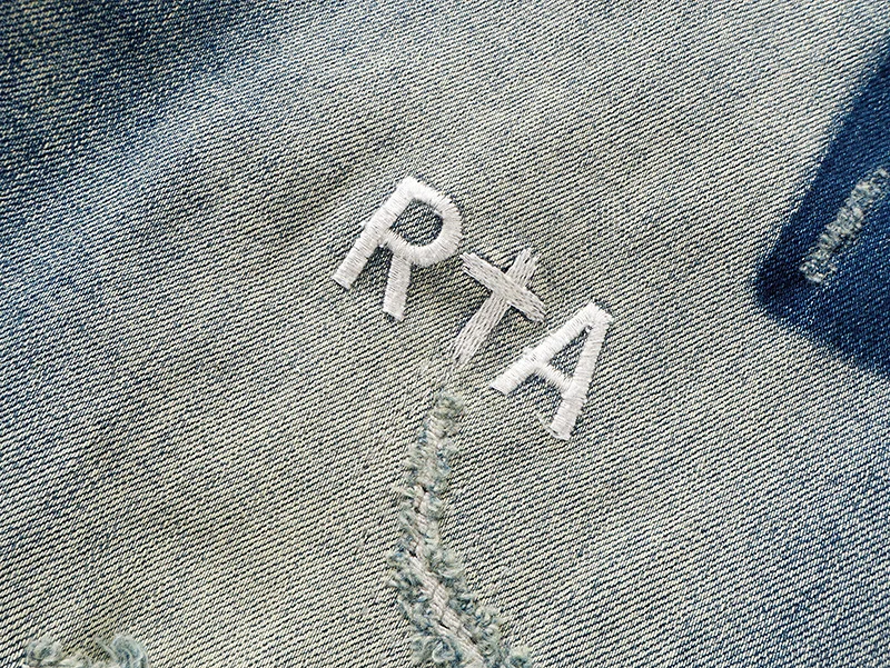 بنطلون جينز رجالي ضيق من ماركة RTA بتصميم ممزق ومزين بالرسم والجرافيتي، بنطلون طويل للشارع