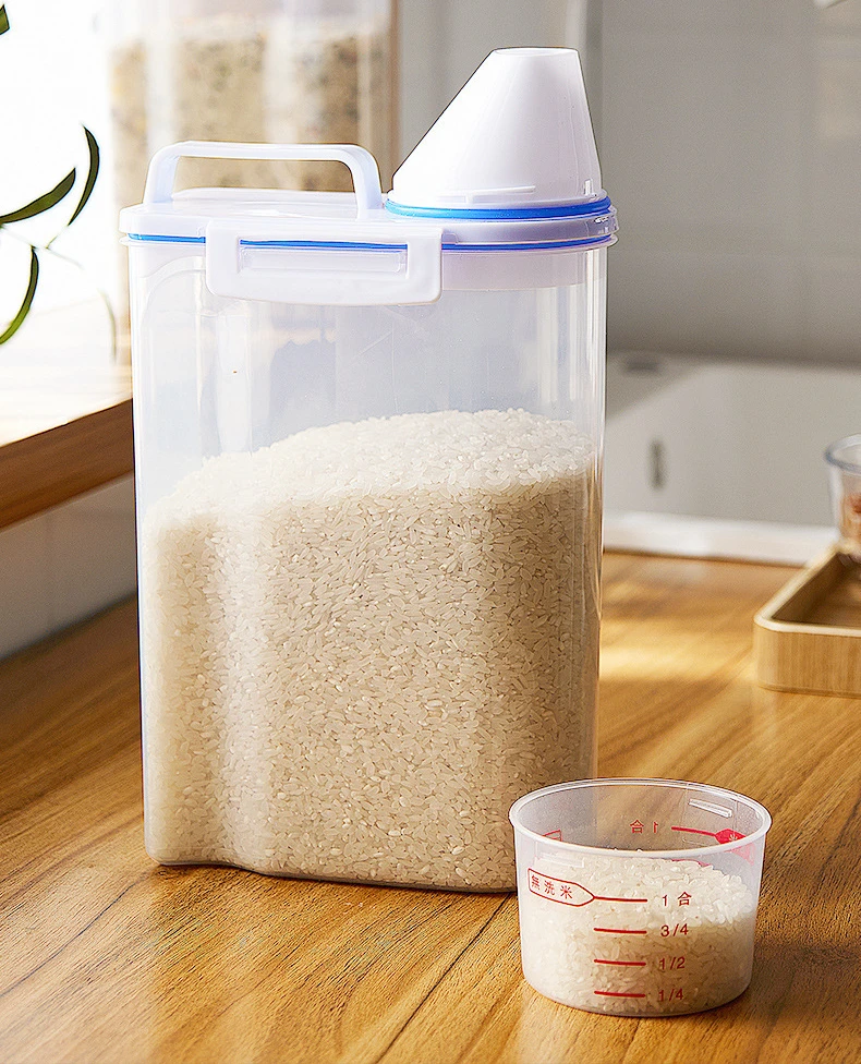 1pc Plastic Sealed Storage Container With Measuring Cup, Suitable