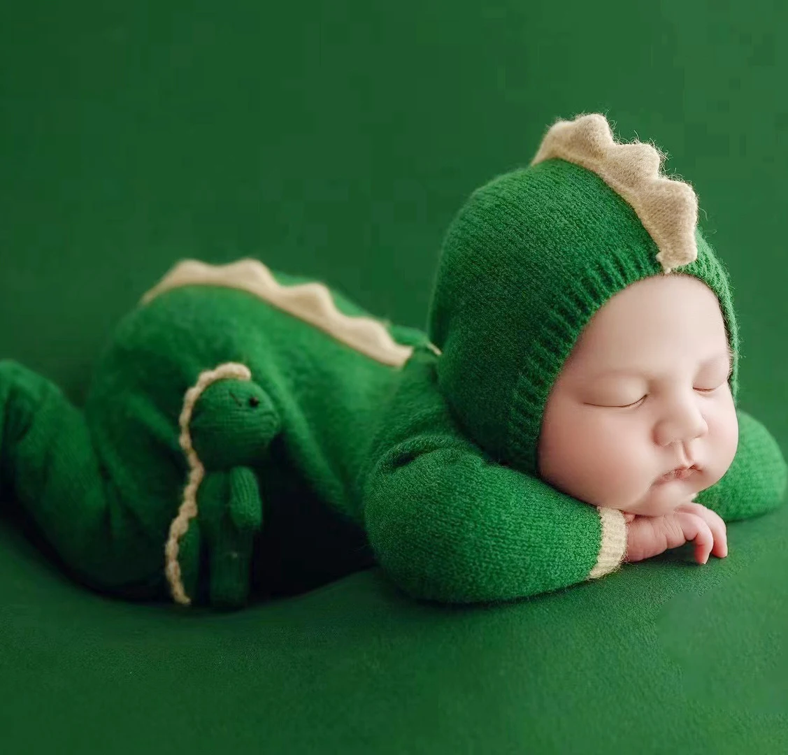 Footed Newborn Dinosaur Outfit Newborn Photography Props Knitted Baby Clothes with Toy Photo Baby Boy Costume Animal Accessories