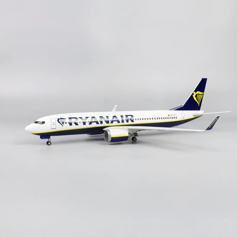 737-8 B737 Model Airplane Ryanair Ireland Airlines with Landing