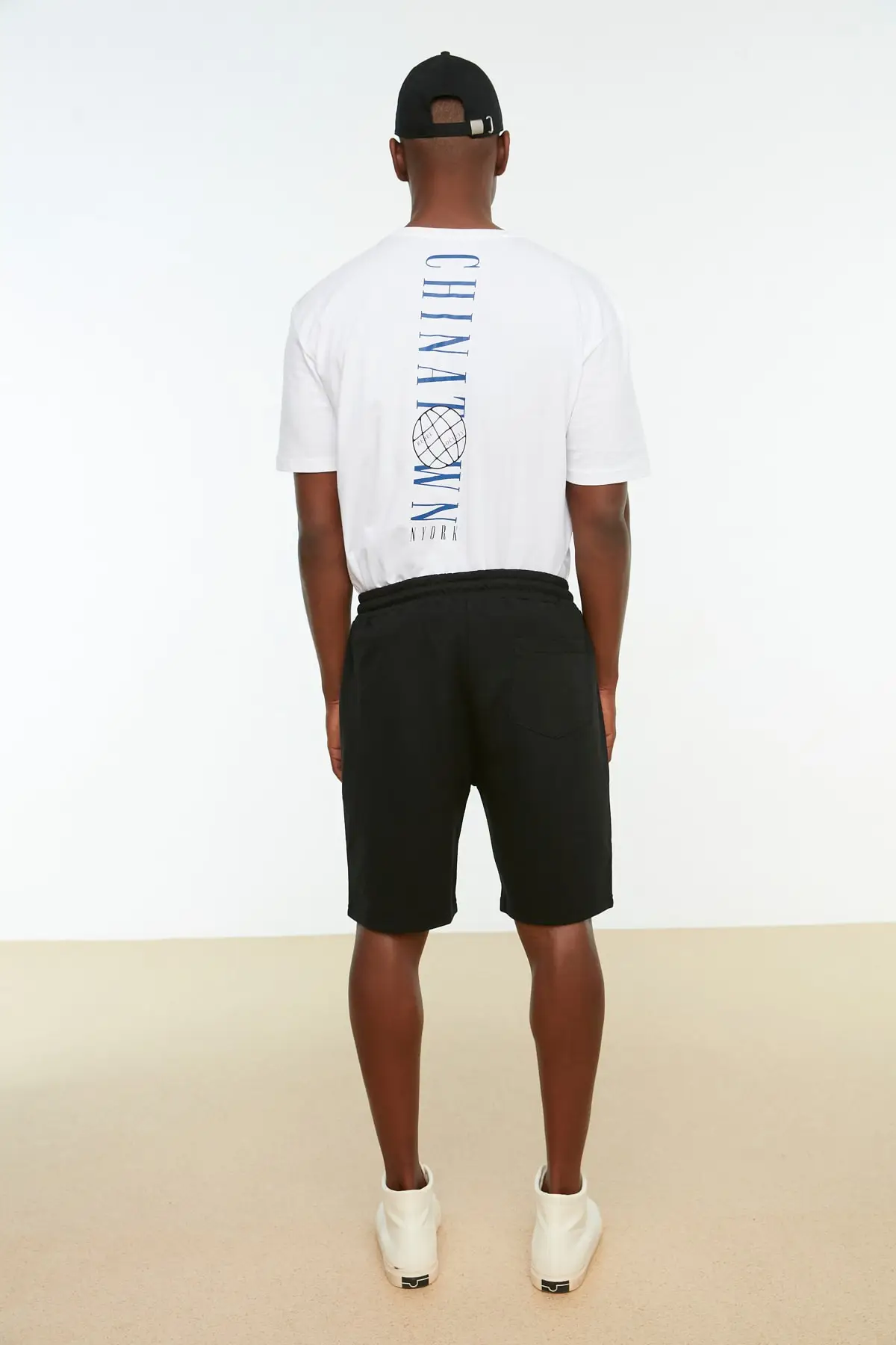black casual shorts Trendyol Men Panelled New Shorts & Bermuda TMNSS20SR0105 maamgic sweat shorts