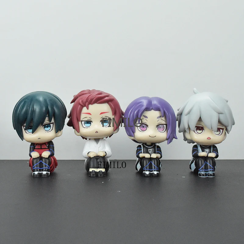 アニメ「ブルーロック」の伊佐木陽一とリンのフィギュアを参照して