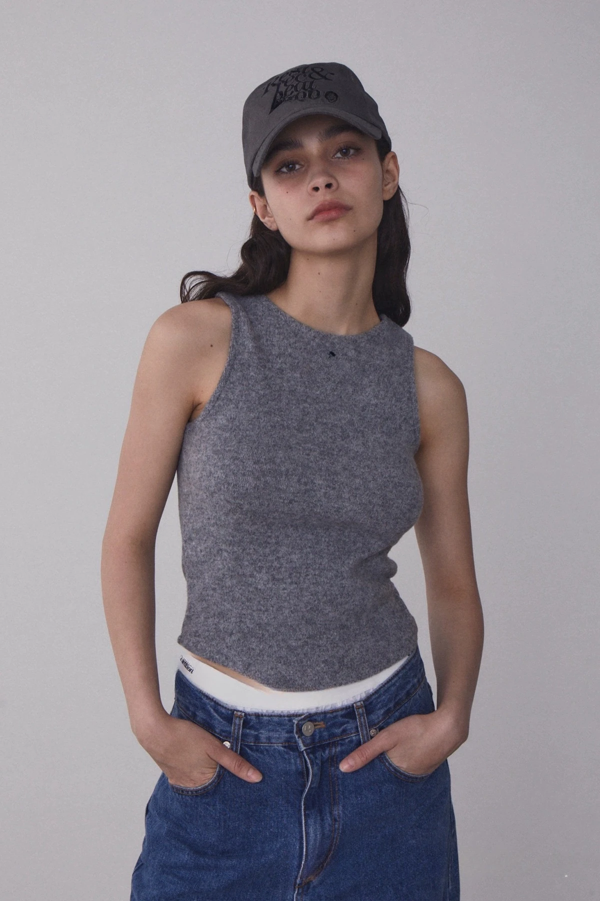 

Летняя женская футболка, серая футболка без рукавов, с вышивкой букв, трендовая футболка, уличные рубашки