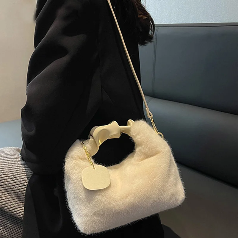

New large-capacity elegant plush hand-held crossbody bag