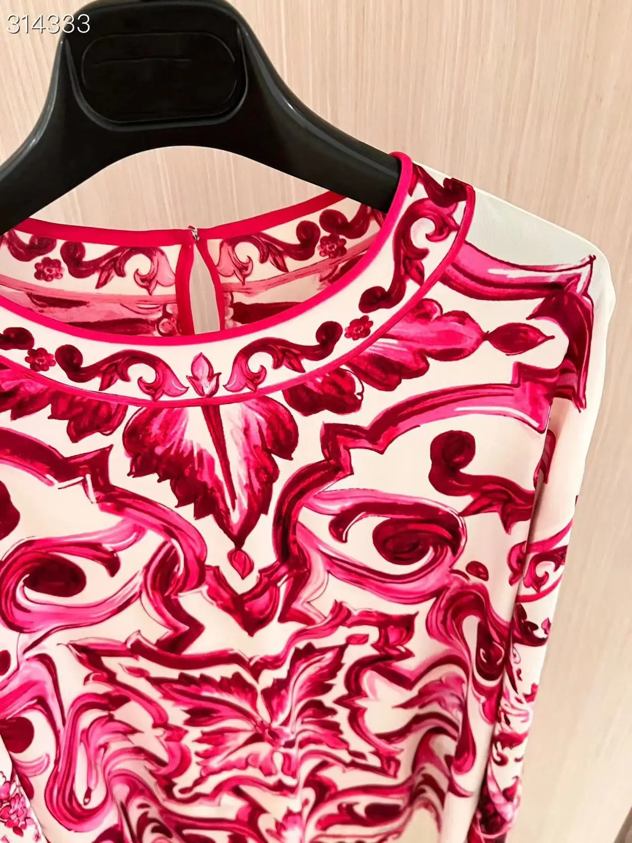 Рисунок 4 - Женская свободная шелковая блузка