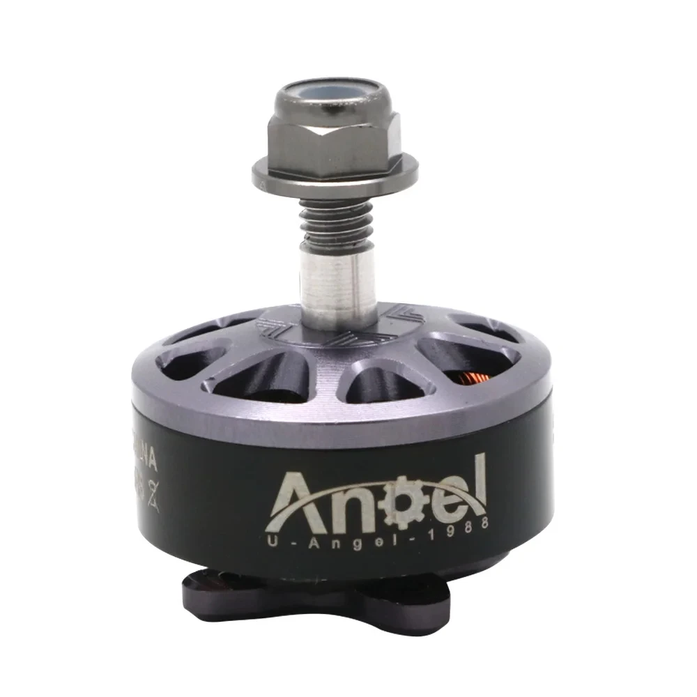 Moteurs brushless 2207 pour drone FPV, câbles de connexion et connecteurs dorés.