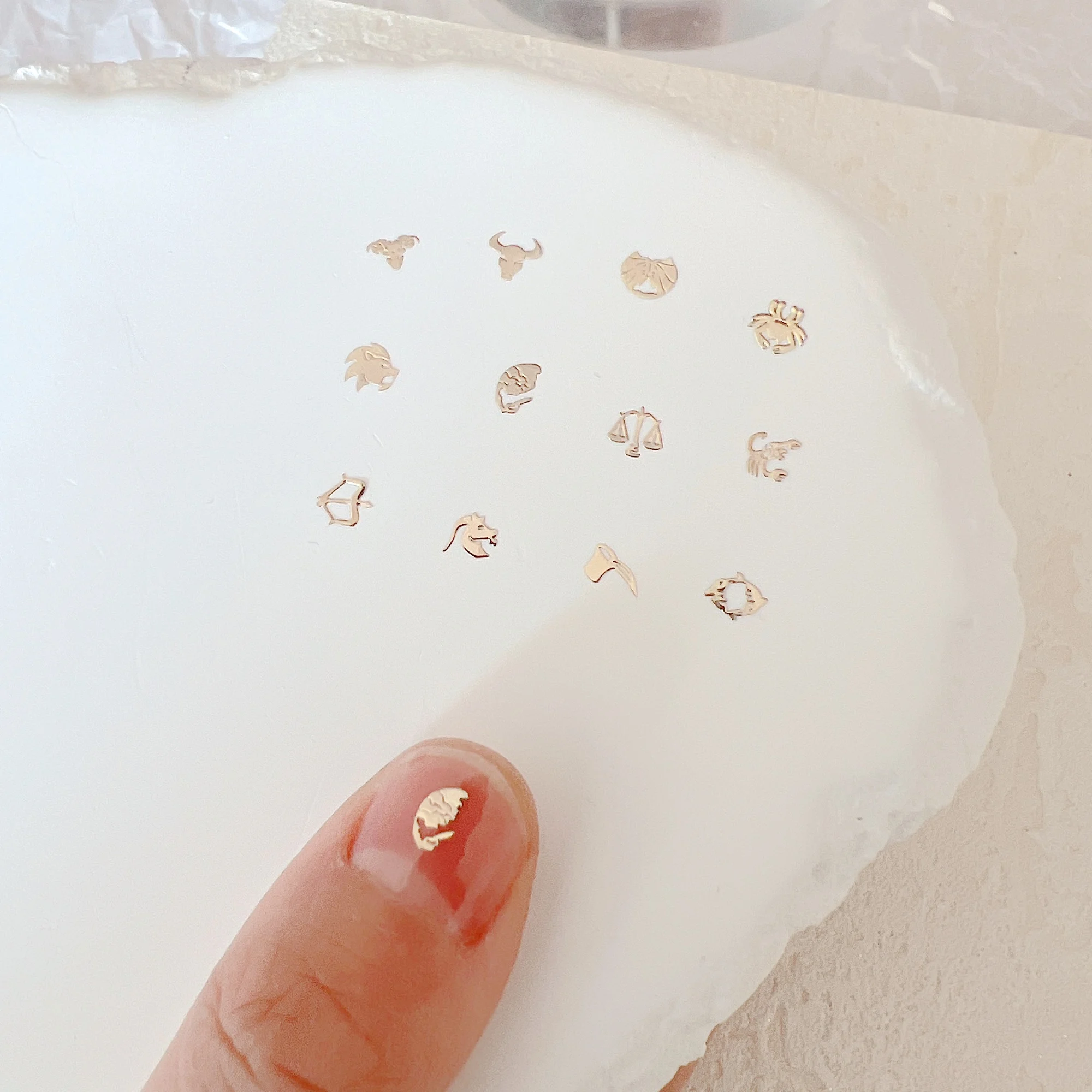 Approx. 100pcs/bag Silver/Gold 12 Constellations Zodiac non-adhesive Soft Metal Sticker Nail Art Decoration M1