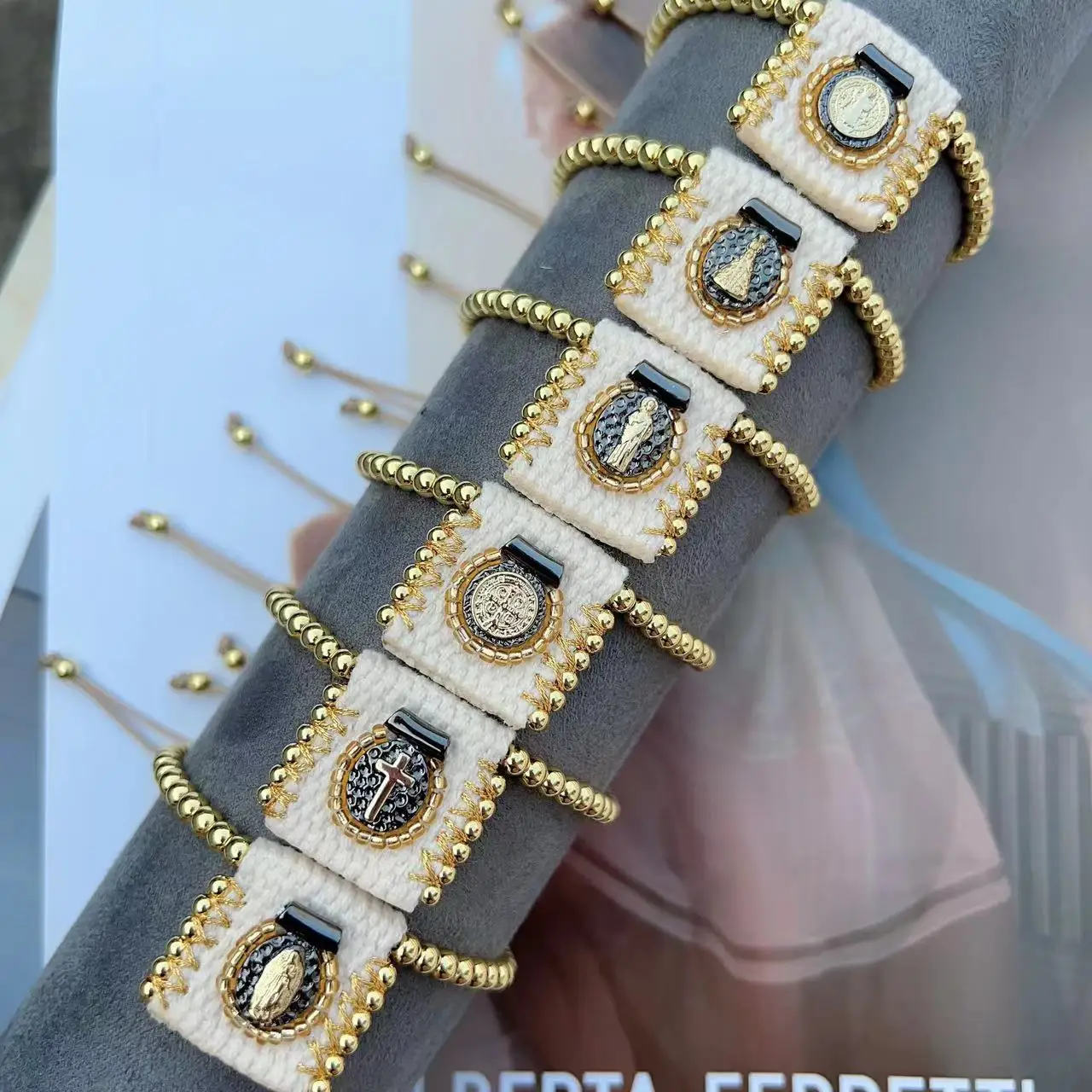 Pulsera Chapada Oro Les Poulettes - Malla Caballo Pequeño | Joyería Diseño Accesible | Estuche Regalo