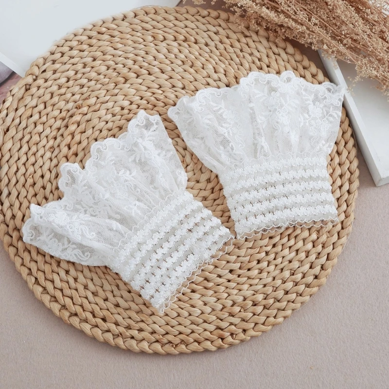 Рисунок 5 - Манжеты на запястье феи