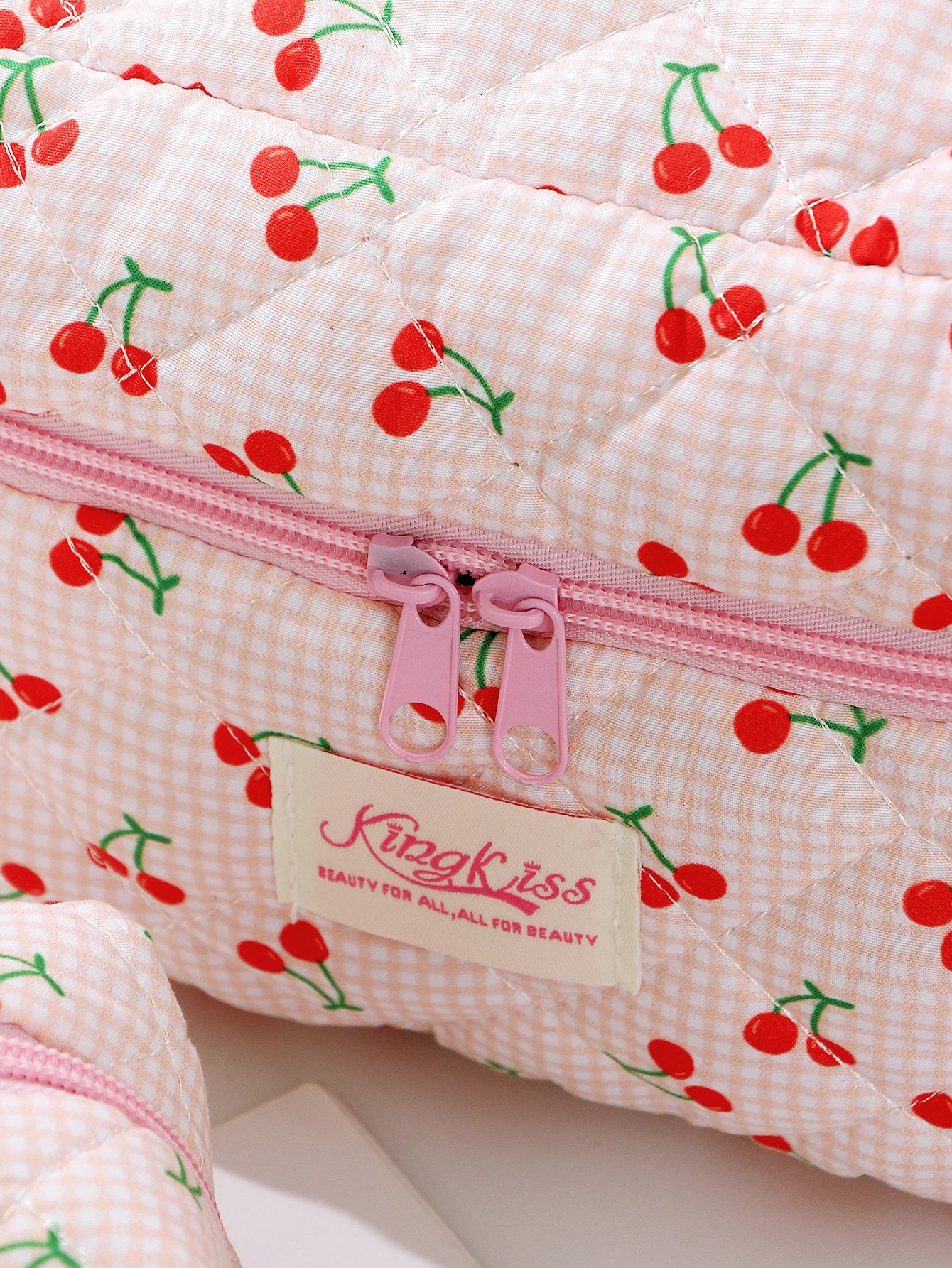 3-teilige karierte, mit Kirsche gesteppte Make-up-Tasche, tragbare Make-up-Tasche mit großem Fassungsvermögen, Reise-Make-up-Tasche, Make-up-Tasche aus Kirschbaumwolle – Detail 19