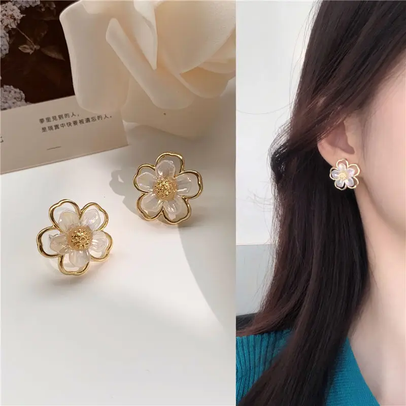 New Punk Style Liquid Butterfly Stud Earring for Woman Cool