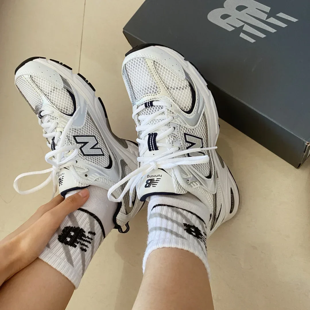 Scarpe da uomo e da donna con rete d'argento per aumentare l'altezza, scarpe jogging sportive, scarpe casual pap&agrave; retr&ograve;