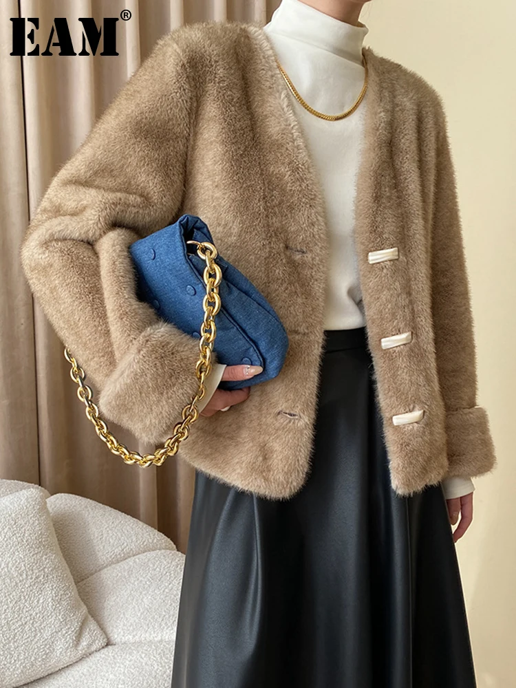 

[EAM] Coffee Big Size Loose Fit Faux Fur Jacket New V-neck Long Sleeve Women Coat Fashion Tide Autumn Winter 2024 1DH3392