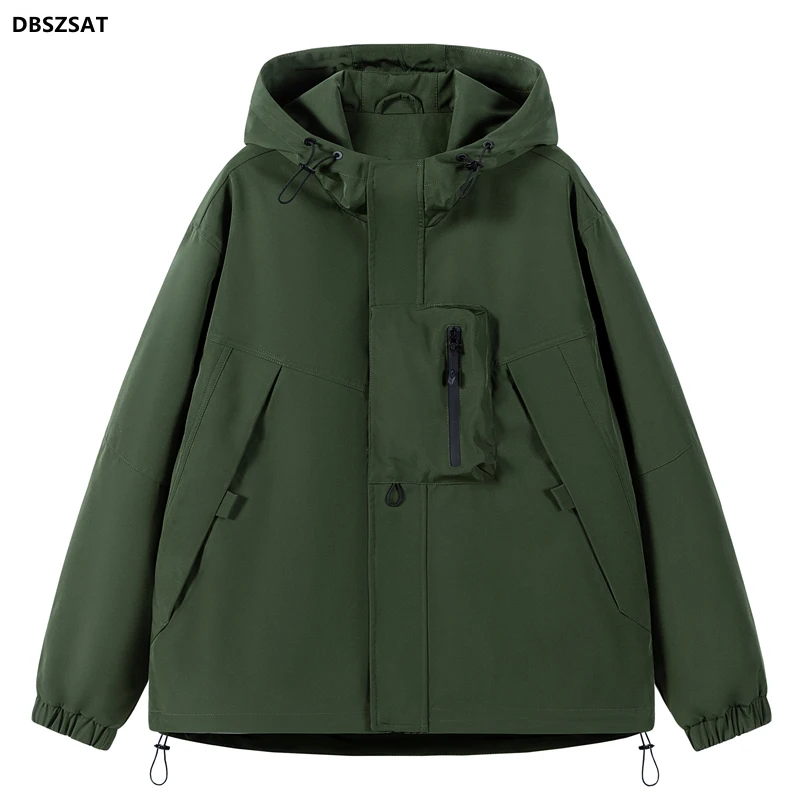 

Мужская демисезонная куртка на молнии с воротником-стойкой