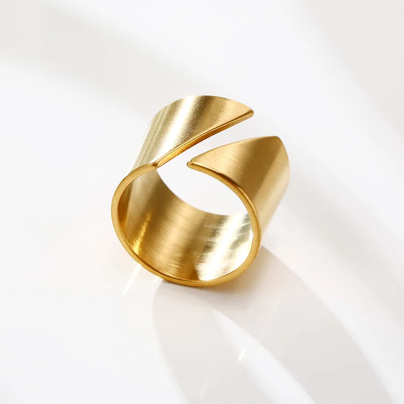 Stainless Steel Ring Finger Ring Modern Wrap Wide Ring for Women Geometric Finger Statement Ring Party Layered Jewelry