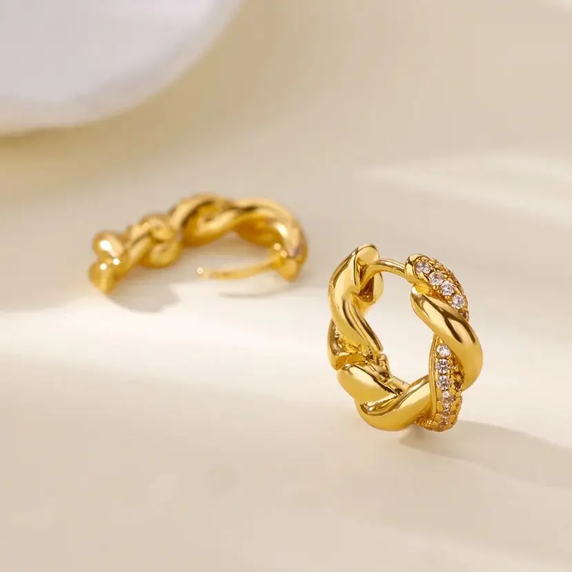 Zirconia Twisted Earrings Earrings Weiss/S